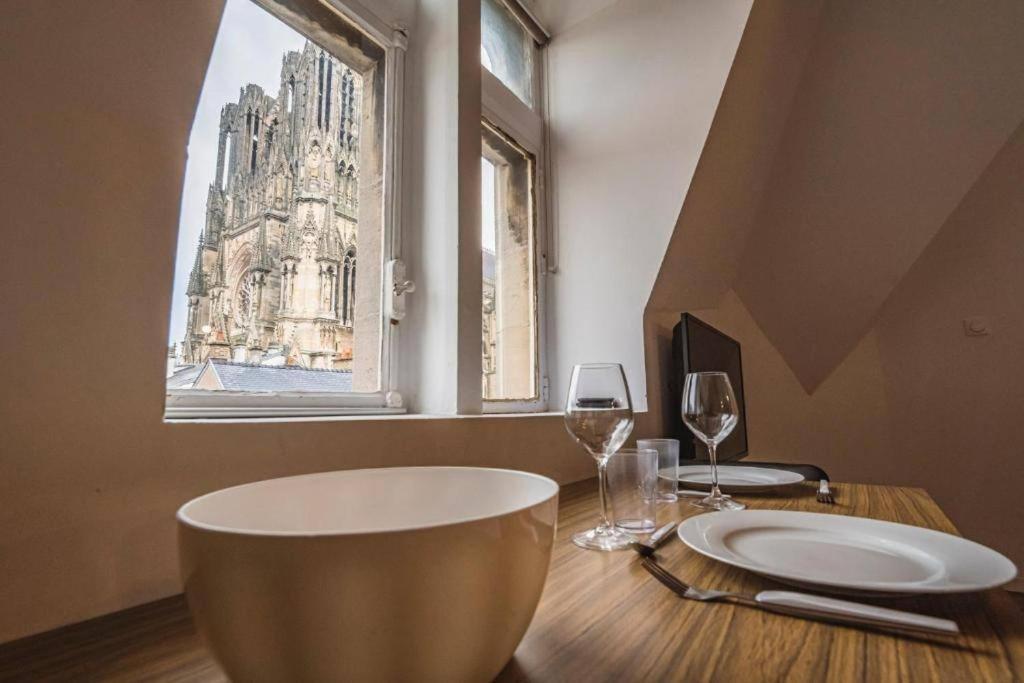 Apartmán Family Avec Vue Sur La Cathedrale De Remeš Exteriér fotografie