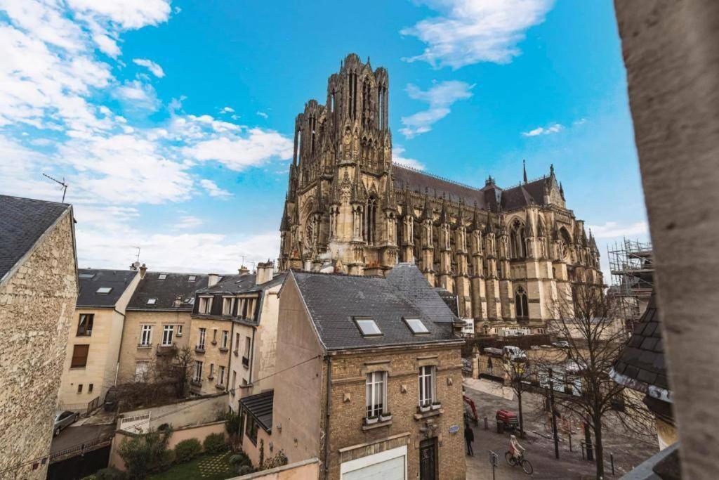 Apartmán Family Avec Vue Sur La Cathedrale De Remeš Exteriér fotografie